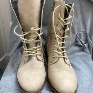 Elegant Tan Lace-Up Winter Boots